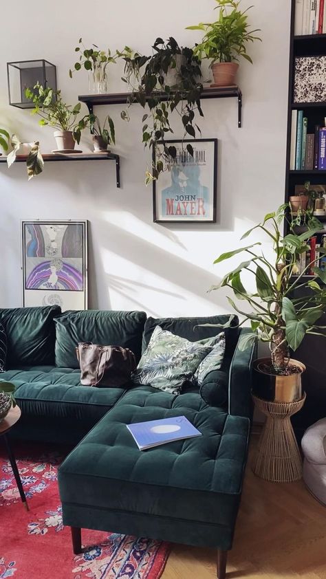 Jungle Apartment, Green Sofa Living, Green Couch Living Room, Velvet Sofa Living Room, Green Sofa Living Room, Couch Living Room, Green Couch, Rooms Ideas, Colourful Living Room