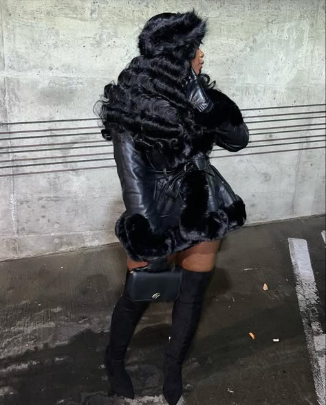 Black Winter Outfits Black Women, Black Leather Outfit Black Women, Fur Coat Outfit Black Women, Aspen Outfits, Bad And Boujee Outfits, Winter Birthday Outfit, Cute Sweater Outfits, Coat With Belt, Winter Fashion Outfits Casual