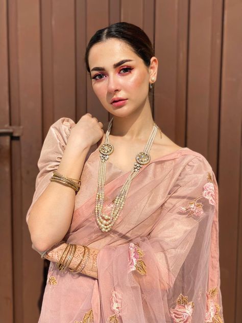 Hania Amir Looking awesome in New Pink Dress | Daily InfoTainment Hania Aamir, Indian Sari Dress, Hania Amir, Pakistani Celebrities, Saree Designs Party Wear, Salwar Kamiz, Unique Blouse Designs, Designer Saree Blouse Patterns, Saree Blouse Designs Latest