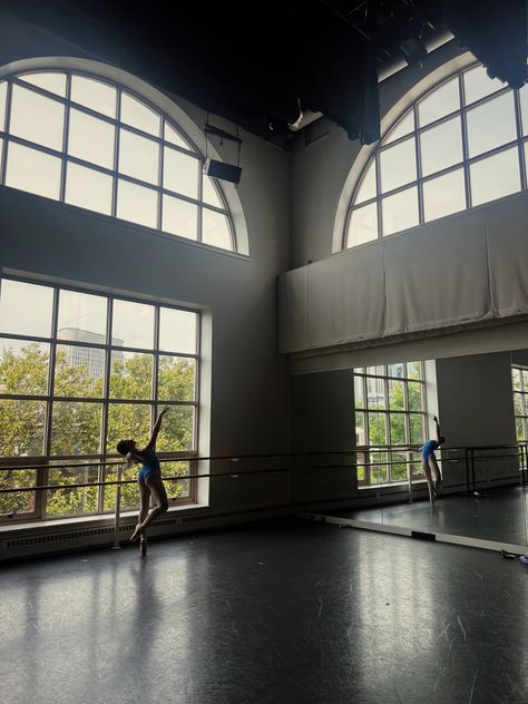 Home Ballet Studio Aesthetic, Dance Studios Design Interiors, Ballet Practice Room, Dream Dance Studio, Dance Hall Aesthetic, Ballet Studio Design, Dance Room Aesthetic, Ballet Studio Aesthetic, Home Ballet Studio