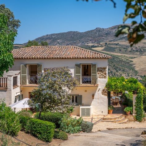 To kick off the year we want to bring back this very popular and beautiful country home. We know it's perfect for you so why not book a flight and start off the year right? 😉 If buying a new home in 2024 is one of your New Year Resolutions then make sure you contact us because we can help you find your Dream Andalusian Home. 🛏️ 3 bedrooms⁠ 🛁 3 bathrooms⁠ 🏡 209m2 build size⁠ 🏞️ 35.196m2 plot size⁠ 🔎 Ref. 186-00986P⁠ 📍 Villanueva de la Concepción 🏷️ 795.000€⁠ Andalusian House Design, Country Property, Tree Borders, Not Book, New Year Resolutions, Southern Spain, Year Resolutions, Mediterranean Garden, Spanish House