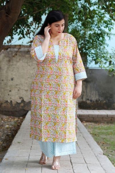 Latest Plus Size Kurtis For Women - ADIRICHA Plus Size Churidar Designs, Plus Size Kurta For Women, Kurtha Designs Latest For Women Simple, Plus Size Kurtis For Women, Indian Outfits For Plus Size Women, Plus Size Kurti Designs, Plus Size Indian Fashion, Cotton Suits Design Latest, Plus Size Suits For Women