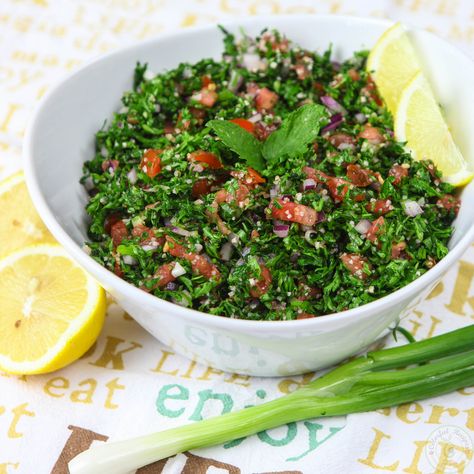 Fresh & Light 100% Authentic Lebanese Tabbouleh 204 Calories Lebanese Food Recipes, Lebanese Tabbouleh, Fresh Herb Salad, Arabisk Mad, Colorful Recipes, Tabbouleh Recipe, Tabbouleh Salad, Lebanese Food, Herb Salad