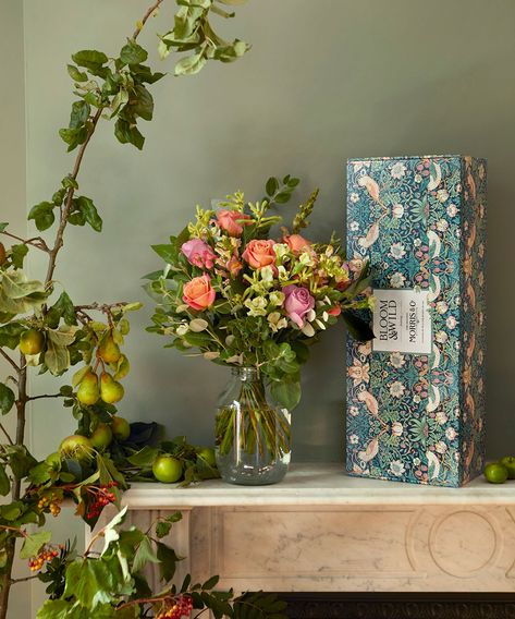 Florist Packaging, Olive Foliage, Boxes Design, Letterbox Flowers, Bloom And Wild, Box Flowers, Shop Branding, Flower Truck, Online Flower Delivery