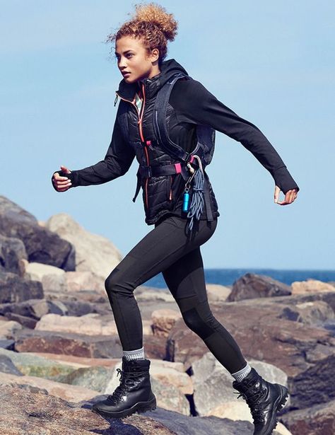 Girls Outfits with Hiking Boots-26 Ways to Wear Hiking Boots Womens Hiking Outfits Summer, Trekking Outfit Women, Trekking Outfit, Climbing Outfit Woman, Black Hiking Boots, Climbing Outfits, Cute Hiking Outfit, Hiking Boots Outfit, Hiking Outfit Spring