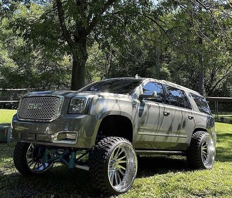 Squatted Tahoe, Squatted Truck, Squatted Trucks, Lifted Gmc, Nissan Hardbody, Car Community, American Pickup Trucks, Country Trucks, Gmc Denali