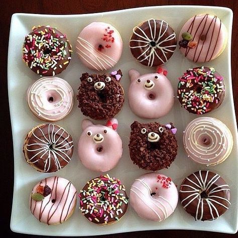 Donat Glaze, Donut Decorating Ideas, Fancy Donuts, Donuts Gourmet, Săpunuri Handmade, Donut Decorations, Cute Donuts, Homemade Donuts, Doughnut Recipe