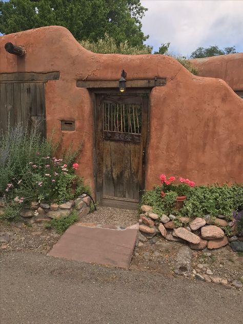 Santa Fe    June 2017 Santa Fe Ranch, Santa Fe Style Decor, Luxurious Rooftop, Industrial House Plans, Rooftop House, Smart House Plans, Santa Fe Style Homes, Adobe Houses, Spanish Projects