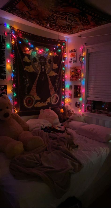 Christmas Light Bedroom Ideas, Christmas Light Room Decor, Room With Christmas Lights, Christmas Lights Bedroom Ideas, Christmas Lights Room Aesthetic, Christmas Lights Room Decor, Colorful Christmas Lights In The Bedroom, Christmas Lights Room, Christmas Lights Bedroom