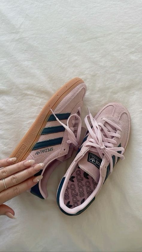 Cute Addidas, Adidas Shoes Aesthetic, Adidas Sambas, Trendy Shoes Sneakers, Dr Shoes, Shoe Wishlist, Adidas Shoes Women, Girly Shoes, Pink Sneakers