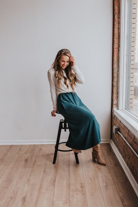 teal dress worn as a skirt with cream cable knit sweater and slouchy boots | merricksart.com #merrickwhitecollection #mwanywhere #womensdresses Teal Dress Boots, Turquoise Skirt Outfit, Turquoise Sweater Outfit, Teal Skirt Outfit, Teal Outfit Ideas, Teal Dress Outfit, Cotton Skirt Outfit, Teal Outfit, Maxi Skirt Winter