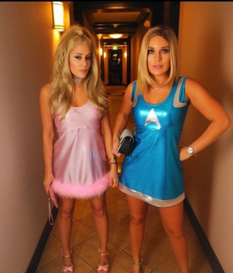 Romy & Michele’s High School Reunion Movie Costume - Michele Costume ***PINK*** Dress by CreationsByCathi on Etsy Kostüm Pink, Best Duo Costumes, Duo Costumes, Concert Outfit Summer, High School Reunion, Handmade Costumes, School Reunion, Van Nuys, Costumes For Sale