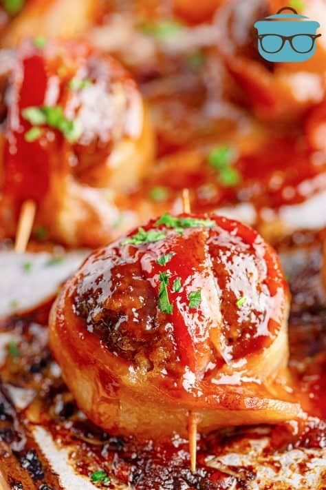 Wrapped Meatballs, New Year At Home, Bacon Wrapped Meatballs, Kid Friendly Appetizers, Bacon Bbq Sauce, Homemade Meatballs Recipe, New Years Appetizers, Toasted Ravioli, Festive Appetizers