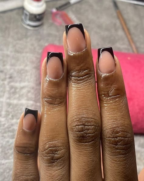 Short Black Nails For Prom, Short French Black Nails, Black Nail Tips French Manicures, Black French Tip Nails Square Short, Black Nails Inspiration Short, Short Black French Tip Acrylic Nails, Black French Tips Short, Black Tip Nails Square, Black French Short Nails