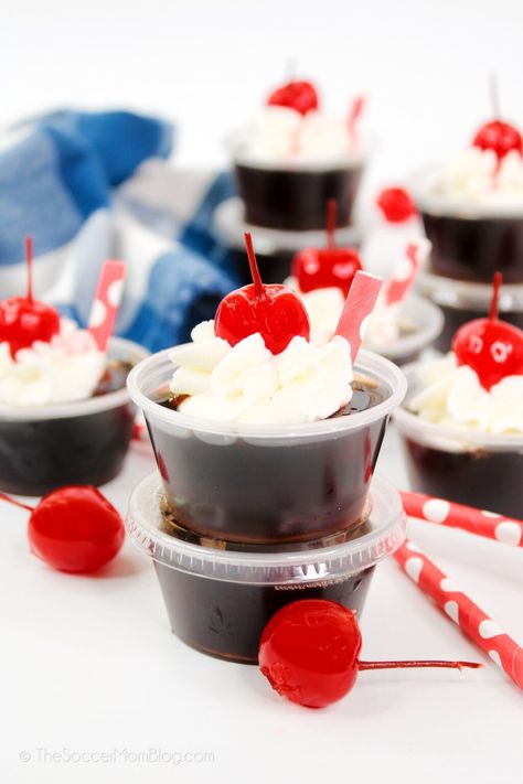 A soda shop classic, with a kick! These root beer float jello shots are creamy and delicious and perfect for parties! Vodka Jello Shots, Watermelon Fries, Root Beer Float Bar, Shots Alcohol Recipes, Best Jello Shots, Jello Shots Vodka, How To Make Jello, Jello Shot, Soda Shop