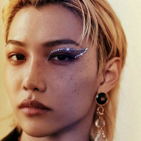 cr: hwngkissed on twt #felix #leefelix #icon #pfp #kpop #skz #strakids #boygroup follow me pls <3 Koop Make Up, Stray Kids Inspired Makeup, Felix Photoshoot, Male Makeup, Kids Makeup, Felix Skz, Felix Lee, Make Up Inspo, Felix Stray Kids