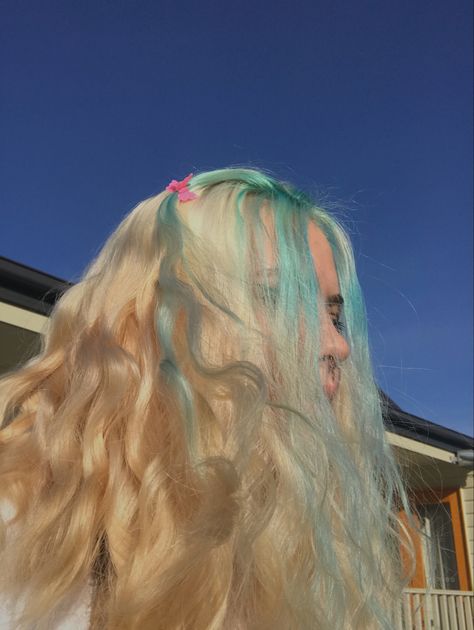 e girl /e girl strips/hair /hair inspo egirl / egirl hair strips /butterfly clips /blue hair /alt hair /alt girl / alt hair inspo /blonde/ blonde hair Mermaid Aesthetic Hair, Mermaid Core Hair, Mermaid Hair Aesthetic, Lagoona Blue Aesthetic, Mh Characters, Lagoona Blue Monster High, Blue Monster High, Blonde And Blue Hair, Alt Hair