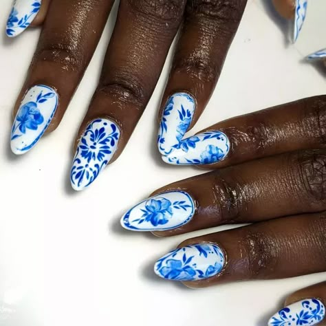 15 Blue Nail Ideas That Will Transport You Somewhere Tropical Ocean Blue Nails, China Nails, Pink Chrome Nails, Celebrity Nails, Nails Blue, Blue Nail Designs, Blue Nail, Pastel Nails, Beach Nails