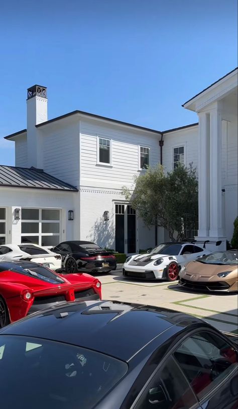 Car Dump, White Porsche, Cars Garage, Garage Outdoor, Millionaire Lifestyle Luxury, Garage Workshop Plans, Black Friends, Scott Adkins, Aesthetic Motivation