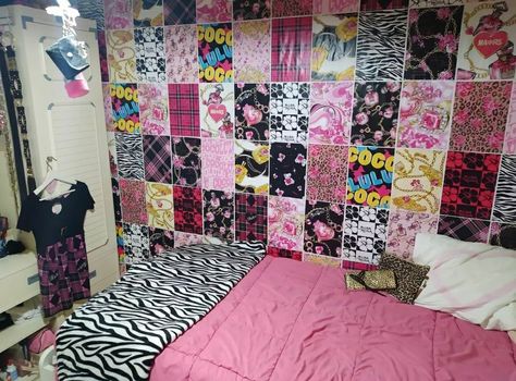 ギャル habitación gyaru ✨ MA*RS, CocoLulu, Alba Rosa, Animal print, Zebra, Leopard.. ლ(◉❥◉ ლ) Gyaru Bed, Gyaru Poster Prints, Minako's Room, Gyaru Cartman, Gyaru Bedroom, Gyaru Room, Room Y2k, 2000s Bedroom, Animal Print Bedroom