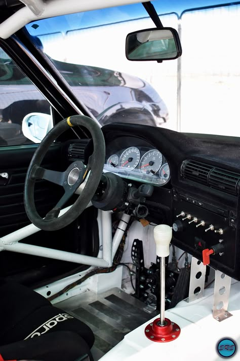 Race Car Interior Design, Street Racing Cars Interior, Bmw E30 Interior Custom, Drift Car Interior, Racing Car Interior, Bmw E30 Turbo, Bmw E30 Drift, Jdm Interior, Racing Interior