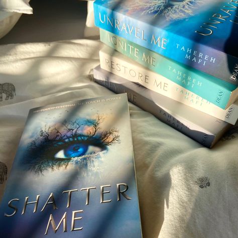 Tahereh Mafi, Shatter Me Series, Aaron Warner, Shatter Me, Great Expectations, Popular Books, Book 1, Book Lovers, Literature