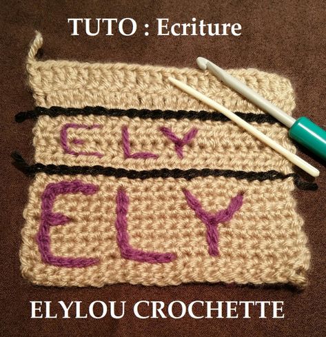 Savoir écrire des lettres pour inscrire les prénoms sur nos créations, facile ! je vous présente 2 techniques.... Le Crochet, Diy Crochet, Crochet Tutorial, Crochet Scarf, Couture, Crochet