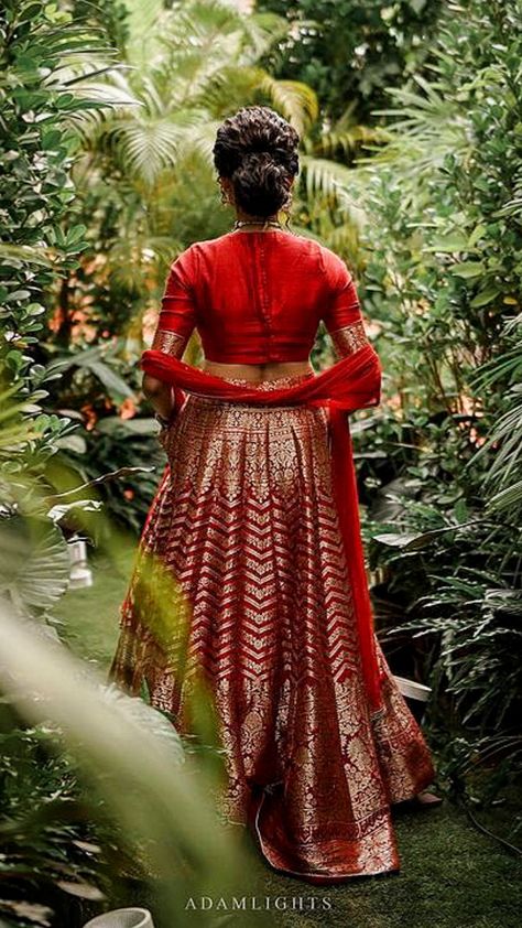 lehenga designs| bridal lehenga red| bridal lehenga| bridal lehenga collection| wedding lehengas bridal| wedding lehenga| banarasi lehenga| banarasi lehenga blouse design|bridal banarasi lehenga| wedding banarasi lehenga lehenga blouse designs Bandhej Bridal Lehenga, Banarasi Red Lehenga, Banarasi Half Saree Lehenga, Banaras Lehenga Designs, Banarasi Lehenga Sabyasachi, Banarasi Outfit Ideas, Banarasi Lehenga Dupatta Draping Style, Banarasi Blouse Designs Latest, Banarasi Lehenga Blouse Design