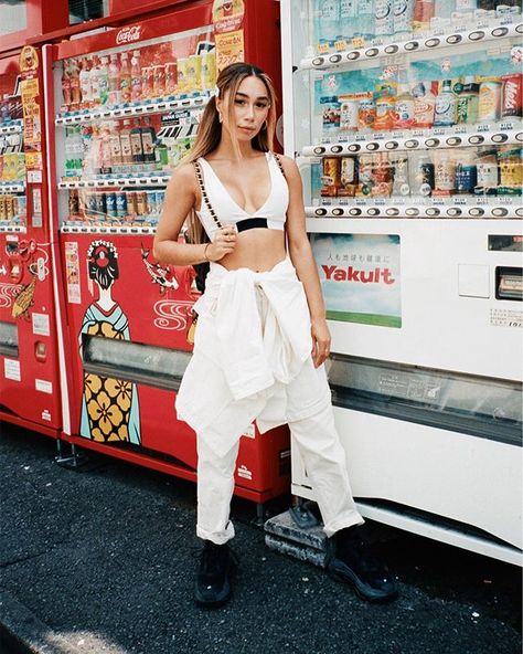 Eva Gutowski (@mylifeaseva) • Instagram photos and videos Korea Kgsp, Tokyo Instagram Pictures, Tokyo Photo Ideas, Tokyo Photoshoot, Japan Instagram Photos, Outfits Japan, My Life As Eva, Tokyo Picture, Thrift Manifest