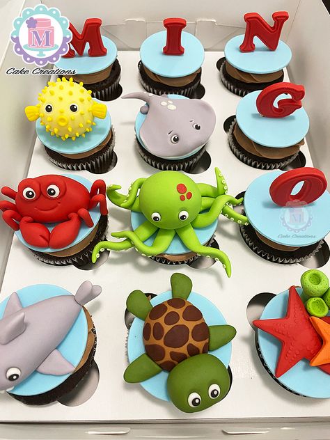 How To Make Fondant Sea Creatures, Sea Creatures Cake Ideas, Fondant Sea Creatures, Sea Creatures Birthday Party, Under The Sea Cupcake Ideas, Easy Fondant Decorations, Under The Sea Cupcakes, Beach Theme Cupcakes, Crab Party