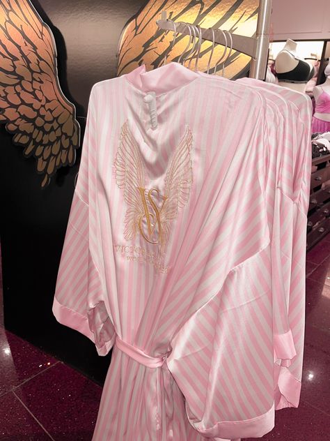 Victoria Secrets Angels, Vs Models Aesthetic, Victoria's Secret Aesthetic, Adventure Seeker, Pink Tumblr Aesthetic, Secret Dress, Vs Models, Model Lifestyle, Model Outfits