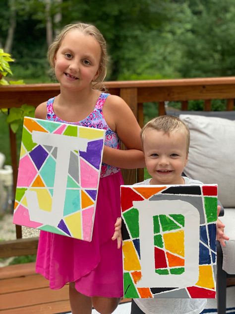 Kids Art Party Theme, Rainbow Paint Birthday Party, Artistic Birthday Party, Art Birthday Decorations, Art Themed Birthday Party Ideas Crafts, Art Party Pinata, Birthday Party Art Projects, Team Building Painting Ideas, Art Party Decorations Diy