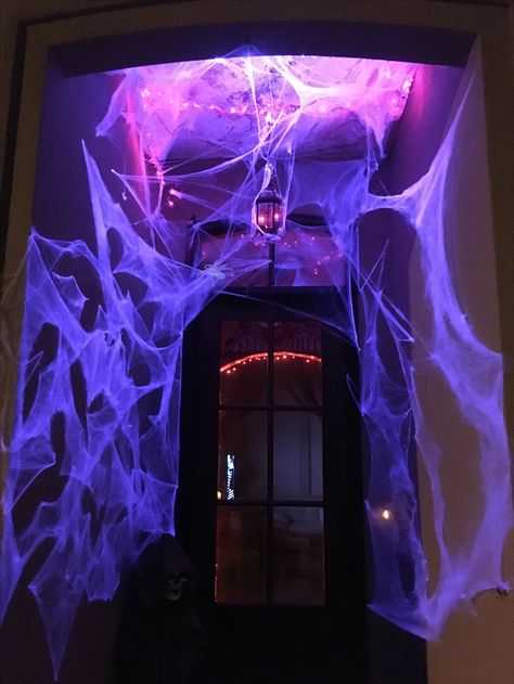 Scary Halloween Indoor Decor, Halloween Indoor Lights, Club Halloween Decorations, Halloween Indoor Lighting, Halloween Club Decoration, Halloween Party Entrance Ideas, Halloween Mirror Decor, Halloween Hallway Ideas, Halloween Archway Entrance