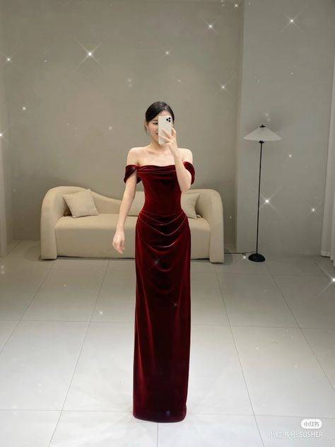 Old Hollywood Red Dress, Premier Dresses, Prom Dress With Gloves, Hollywood Glam Dress, Wine Red Prom Dress, Infinity Dress Styles, Premier Dress, Plush Dress, Wine Red Dress