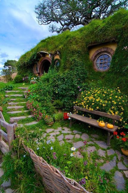 hobbit house matamata new zealand | 1000+ ideas about Hobbit Houses on Pinterest | Hobbit Hole, Hobbit ... Bag End Hobbiton, Casa Do Hobbit, Bag End, Casa Hobbit, Hobbit Hole, Hobbit House, The Shire, Alam Yang Indah, Pretty Places