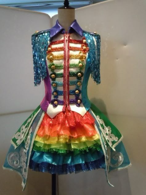 Clowncore Outfit, Freehand Crochet, Classic 80s Movies, Most Creative Halloween Costumes, Magical Girl Outfit, Circus Outfits, Halloween Costumes 2022, Come Find Me, Round Of Applause