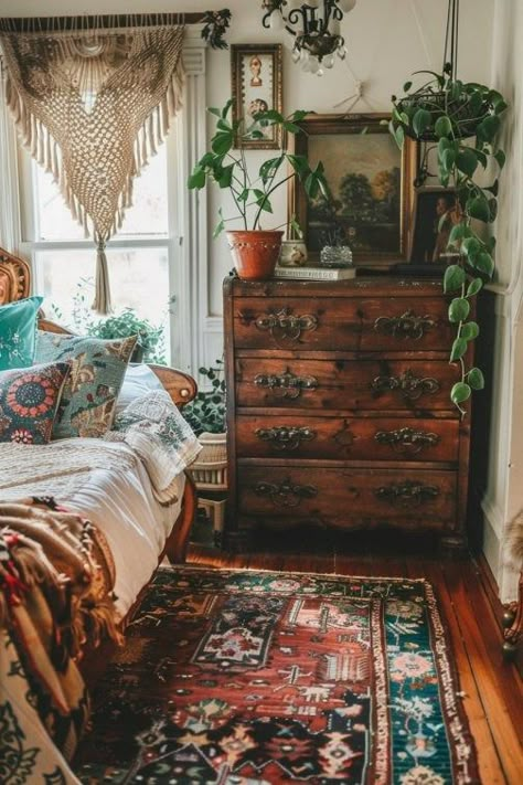 Dishfunctional Designs: How To Design A Boho Bedroom Using Thrifted Elements & Vintage Decor Thrifted Furniture, Boho Style Bedroom, Living Vintage, Boho Bedroom Ideas, Casa Vintage, Vintage Bedroom, Style Bedroom, Bedroom Vintage, Vintage Room