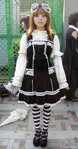 Goth Japanese Fashion, Goth Lolitas, Dark Harajuku, Harajuku Dress Black, Harajuku Style Black Dress With Ruffles, Lolita Outfit, Goth Lotila Dress, Noel Fielding, Lolita Outfits