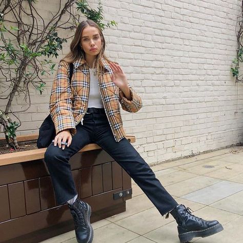 JESSYKA BAILEY (@youhitmefirst) • Instagram photos and videos Hana Cross, Vintage Outfits Retro, Outfits Polyvore, Women Fashion Edgy, Women Clothing Boutique, Autumn Fashion Women, Dr. Martens, 90s Fashion, Autumn Winter Fashion