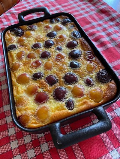 Voici la recette gourmande du clafoutis qui nous replonge en enfance d'Hélène Darroze - Grazia Top Chef, Fish And Chips, Pepperoni Pizza, Lasagna, Macaroni And Cheese, Tea Time, French Toast, Waffles, Pizza