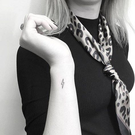 Fine Line Lightning Bolt Tattoo, Red Lightning Bolt Tattoo, Elegant Tattoo Ideas, Blitz Tattoo, Lightning Tattoo, Bolt Tattoo, Tiny Tattoos For Women, Pretty Hand Tattoos, Small Girl Tattoos