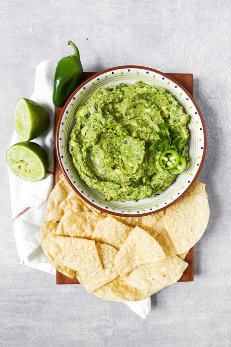 Guacamole Photography, Chips And Guac, Guac Recipe, Best Guacamole Recipe, Fresh Guacamole, Whip It, Guacamole Recipe, Dreamy Bedrooms, Secret Ingredient