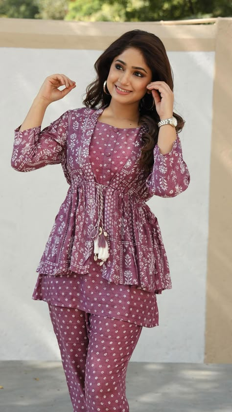 Pent Kurti Designs Latest Neck Design, Latest New Patterns Kurti Designs, Indian Short Kurti Designs, Bandhni Kurti Designs Latest Cotton, Kurti Pair Designs Latest, Latest Trendy Dresses Indian, Dress Desine Ideas, Kurti Petan New, Simple Cotton Dress Pattern Indian