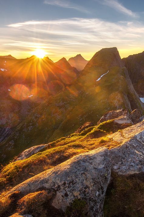 Mountain View Aesthetic, Mountain Top View, Sunrise Mountain, Mountain Aesthetic, Sun View, Mountains Aesthetic, View Sunset, Camping Photography, Mountain Sunset