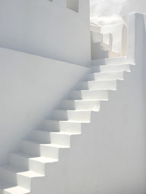 ❤︎ White on white ✔︎✔︎ Shop pure skincare products at deliciousskin.com.au Follow us on Instagram @deliciousskin Architecture Staircase, Architecture Stairs, White Stairs, New House Plans, Aesthetic Colors, Shades Of White, Staircases, White Aesthetic, White Satin