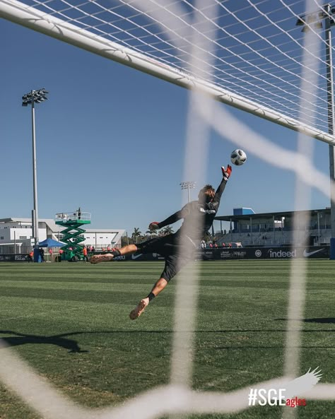 English Football Aesthetic, Goal Keeper Aesthetic, Soccer Goalie Aesthetic, Goalkeeper Aesthetic, Marie Core, Soccer Keeper, Soccer Aesthetic, Football Goalkeeper, Kevin Trapp