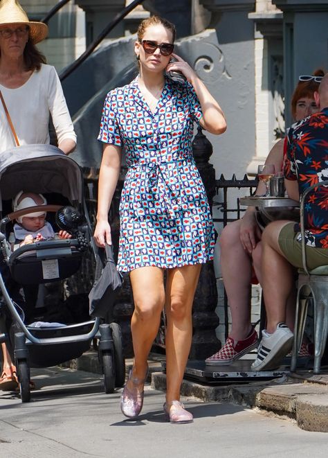 Jennifer Lawrence Wears Summer’s Most Divisive Shoe | Vogue Jelly Shoes Outfit, Cooke Maroney, Melissa Jelly Shoes, Shoe Trend, Tory Burch Dress, Fantastic Shoes, Melissa Shoes, Shoes Outfit, Next Fashion