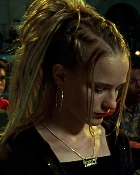 Hairstyles From Thirteen, Y2k Hairstyles 2000s, Thirteen Movie Hairstyles Tutorial, Thirteen Hair Styles, Tracys Hair Thirteen, 13 Hairstyles Movie, Headband Hairstyles 90s, 2000s Rock Hairstyles, Braided Y2k Hairstyles