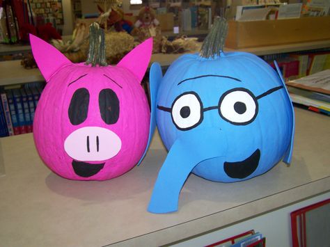 Gerald and Piggie pumpkins! Made these for our Halloween library display last year :) Piggy And Gerald Pumpkin, Elephant And Piggie Pumpkins, Pumpkin Book Characters Ideas, Gerald And Piggie, Book Pumpkins, Storybook Pumpkin, Pig Pumpkin, Fall Library, Piggie And Elephant