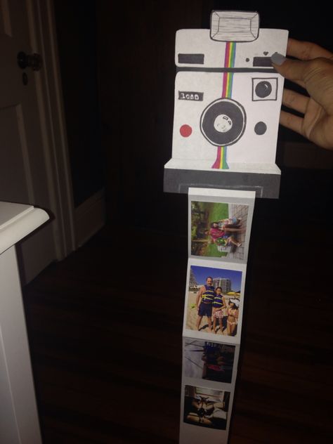 Cutest card ever. Draw a Polaroid camera then make an album of picture of your friends or family. Camera Crafts, Photo Camera, Polaroid Camera, Art Attack, Pictures Of You, Cute Cards, Camera Photo, Diy Ideas, Film